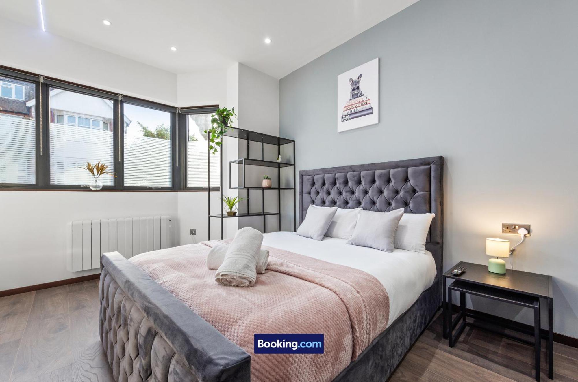 Stylish By Smart Short Lets & Serviced Woodstock With Free Wifi Londra