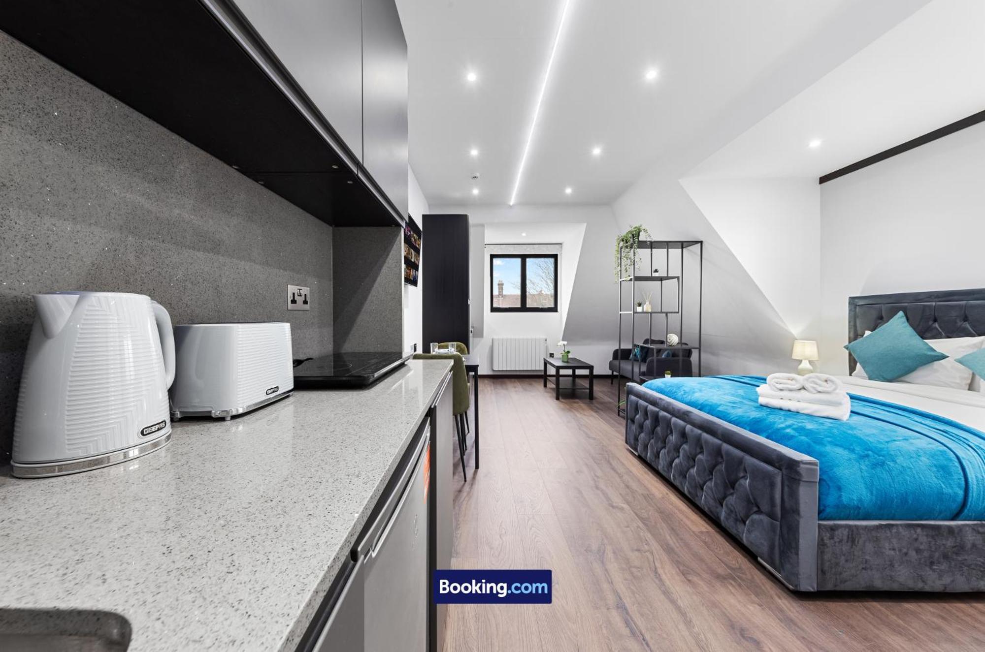 Stylish By Smart Short Lets & Serviced Woodstock With Free Wifi Appartamento *