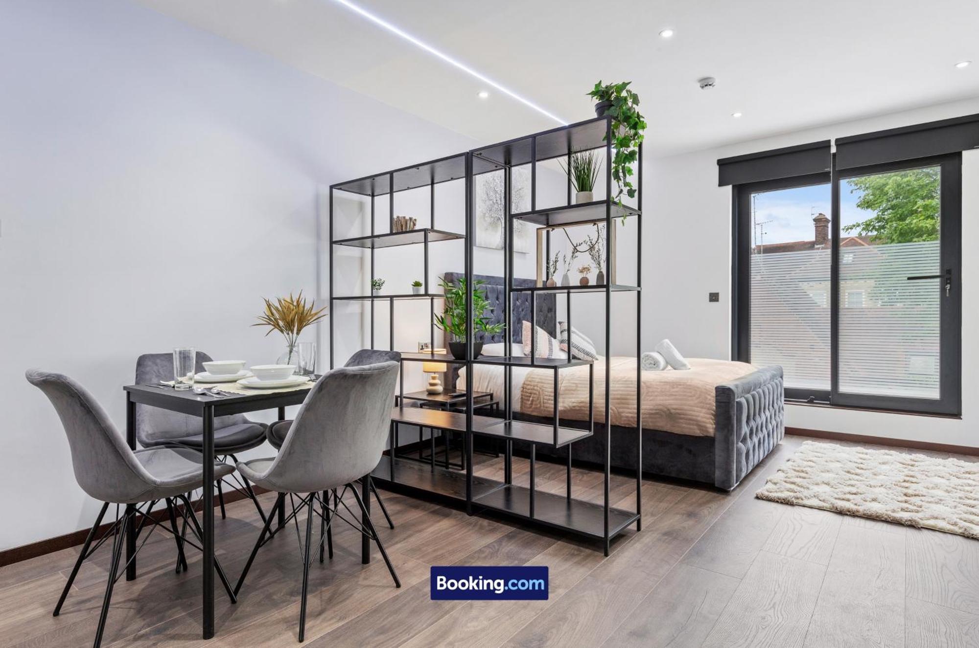 Stylish By Smart Short Lets & Serviced Woodstock With Free Wifi Londra