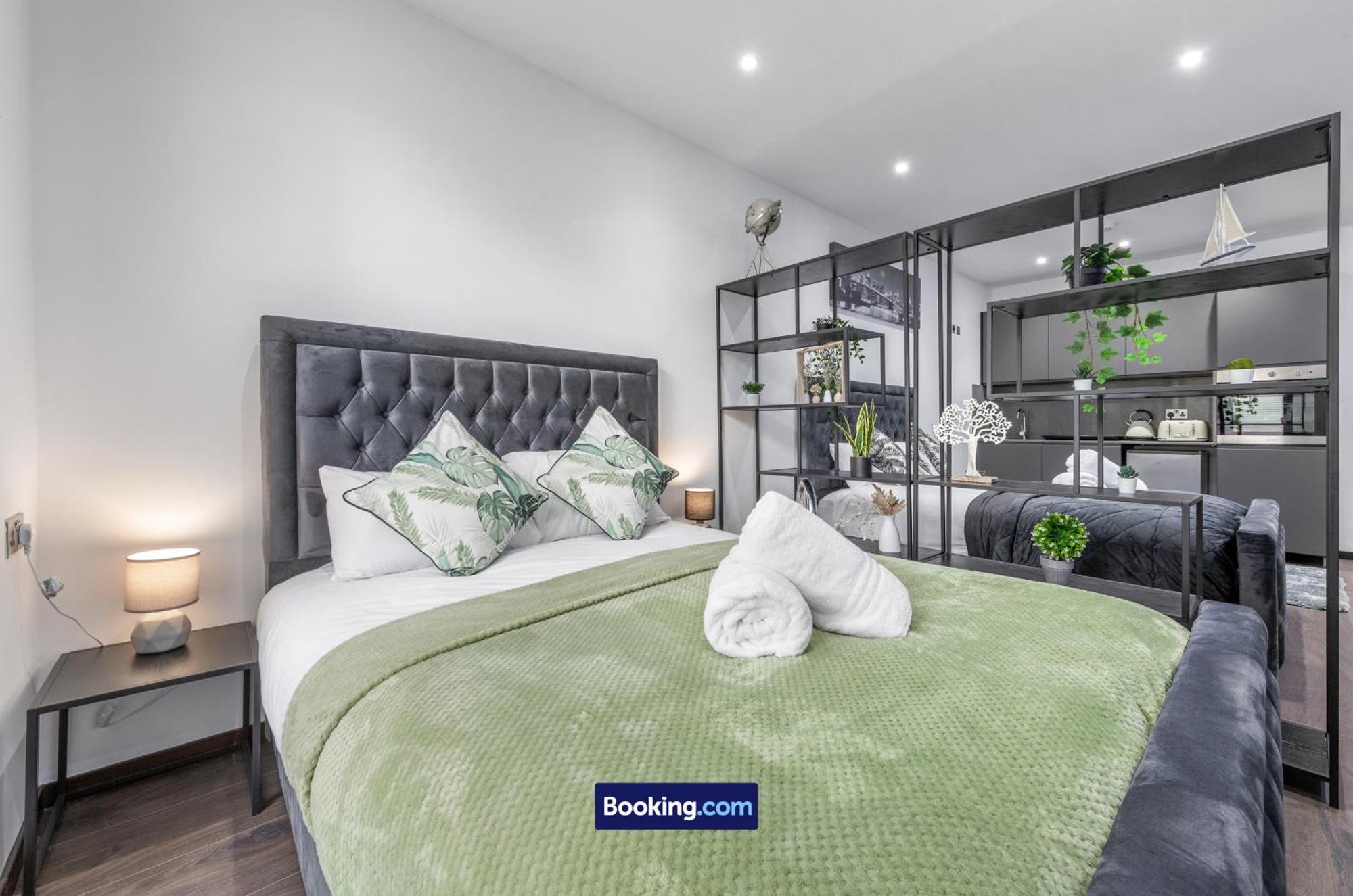 Stylish By Smart Short Lets & Serviced Woodstock With Free Wifi Апартаменты *