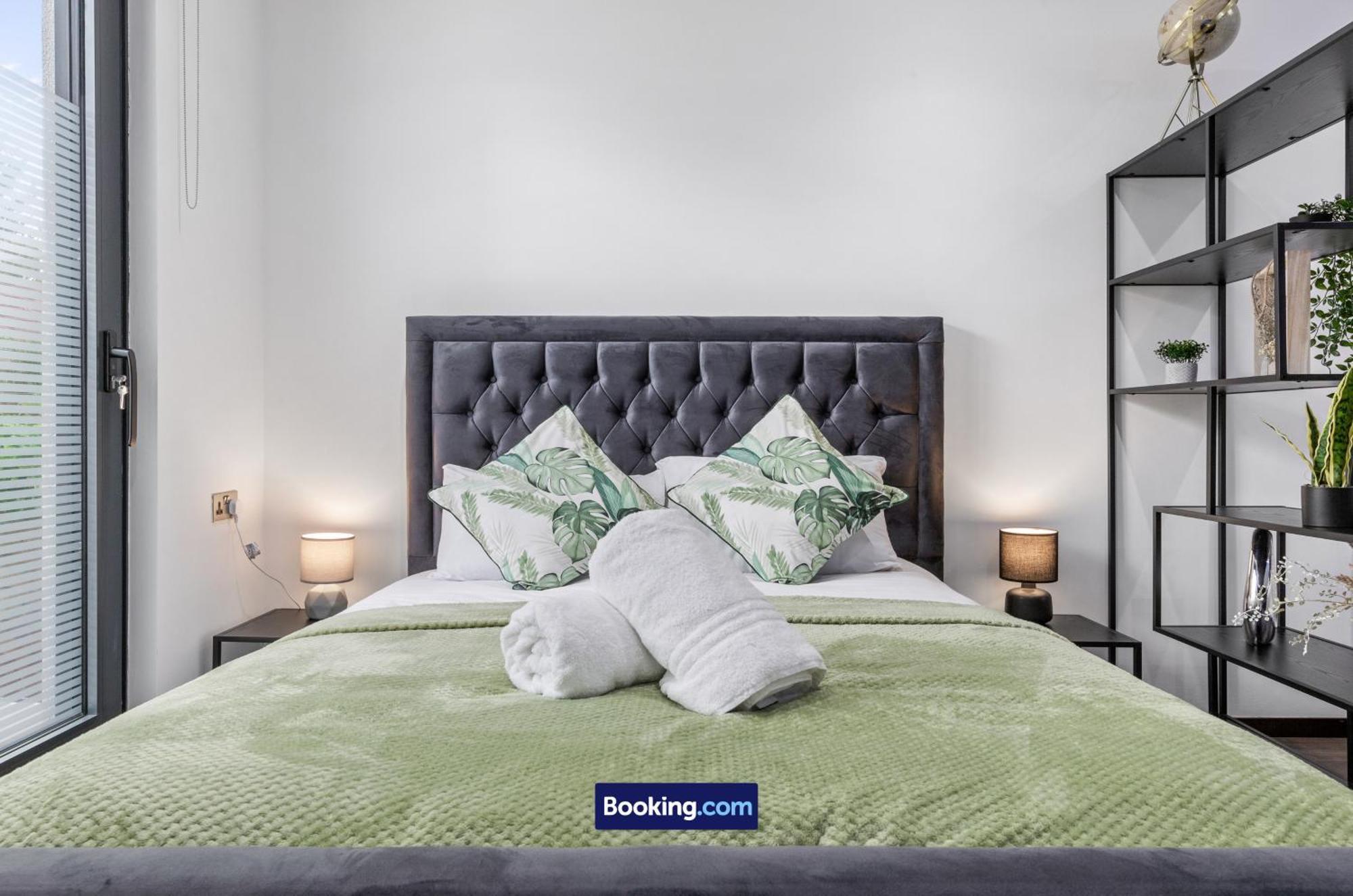 Stylish By Smart Short Lets & Serviced Woodstock With Free Wifi Лондон