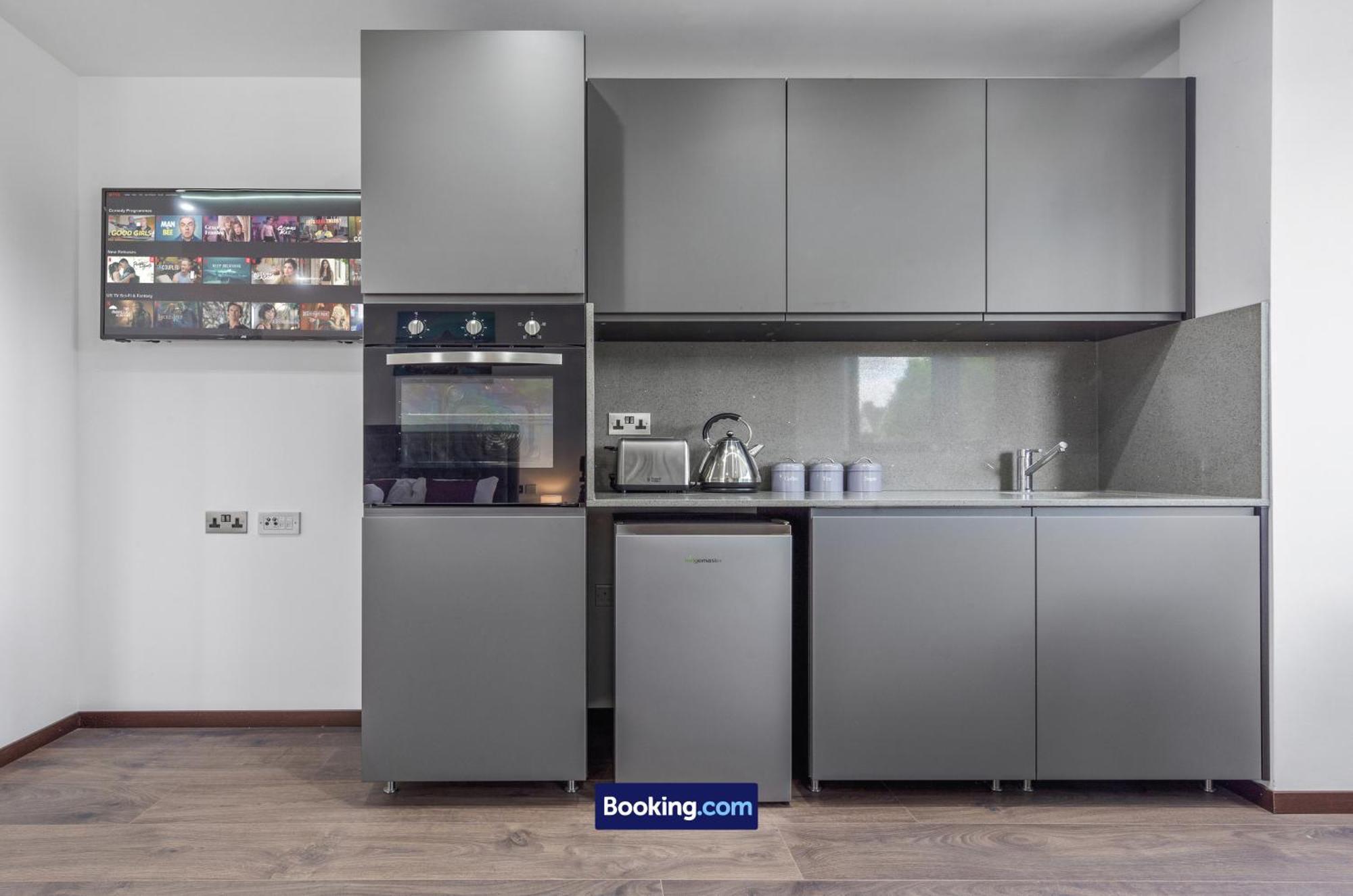 Stylish By Smart Short Lets & Serviced Woodstock With Free Wifi Апартаменты Лондон
