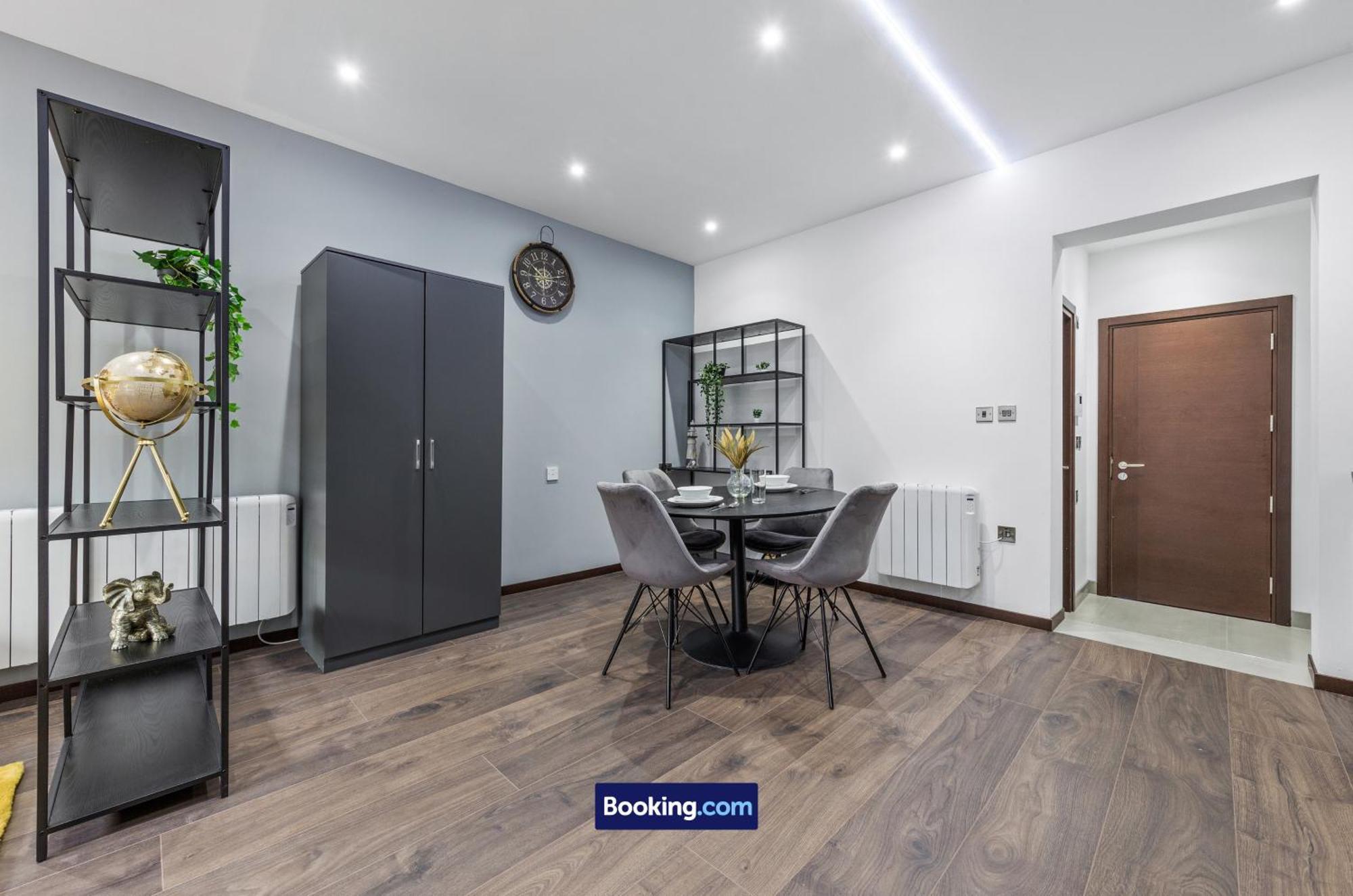 Апартаменты Stylish By Smart Short Lets & Serviced Woodstock With Free Wifi
