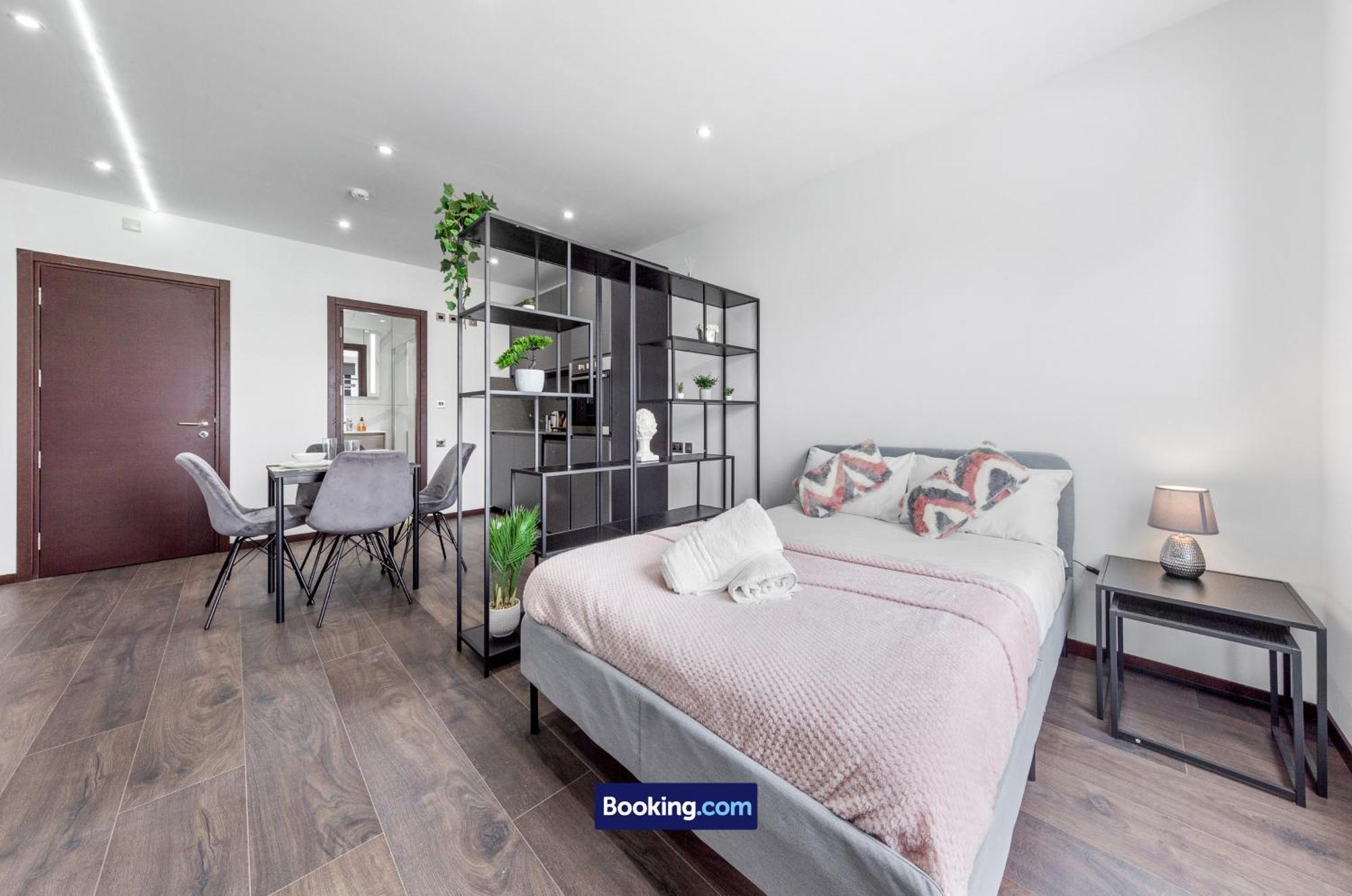 Stylish By Smart Short Lets & Serviced Woodstock With Free Wifi Апартаменты *