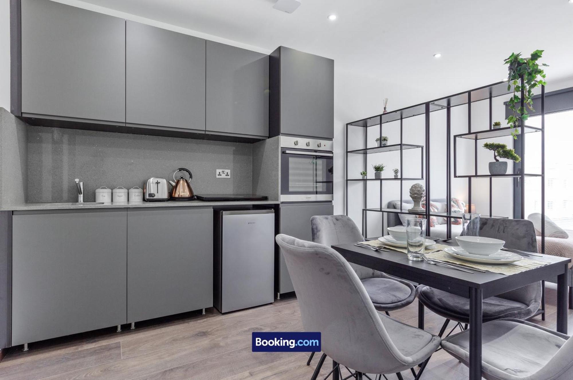 Stylish By Smart Short Lets & Serviced Woodstock With Free Wifi Апартаменты Лондон