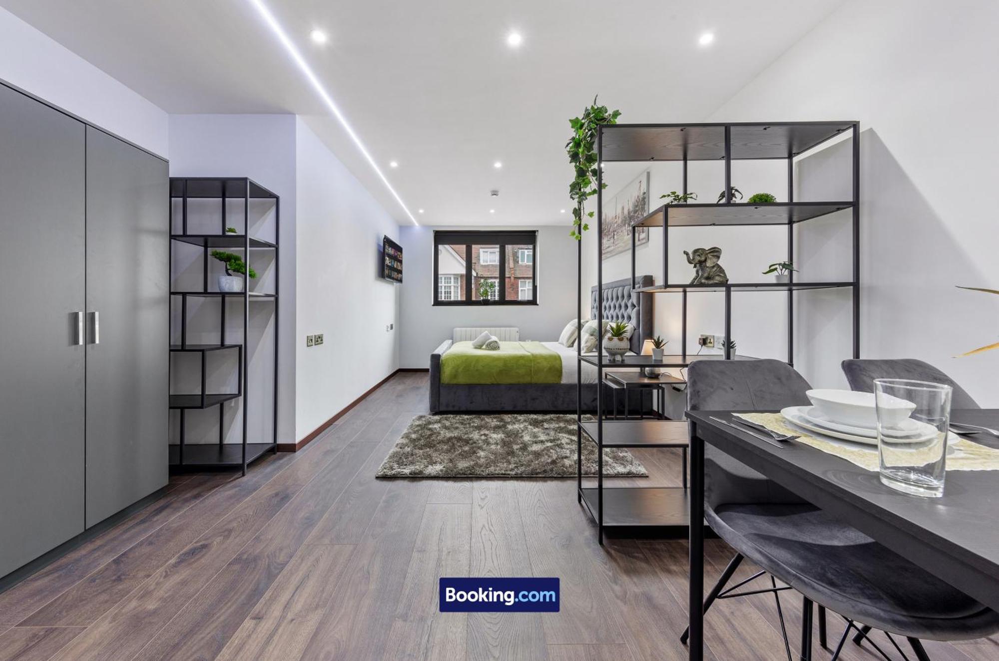 Stylish By Smart Short Lets & Serviced Woodstock With Free Wifi Лондон