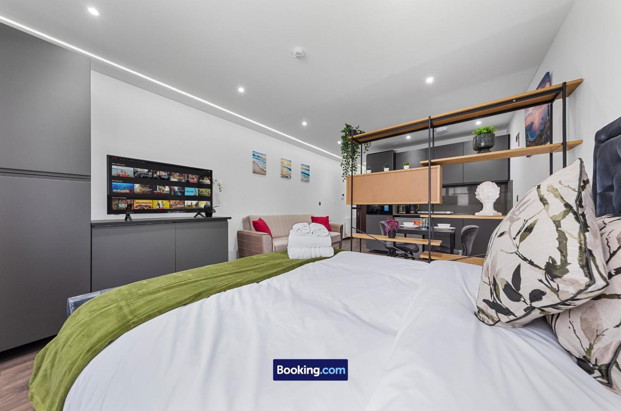 Апартаменты Stylish By Smart Short Lets & Serviced Woodstock With Free Wifi