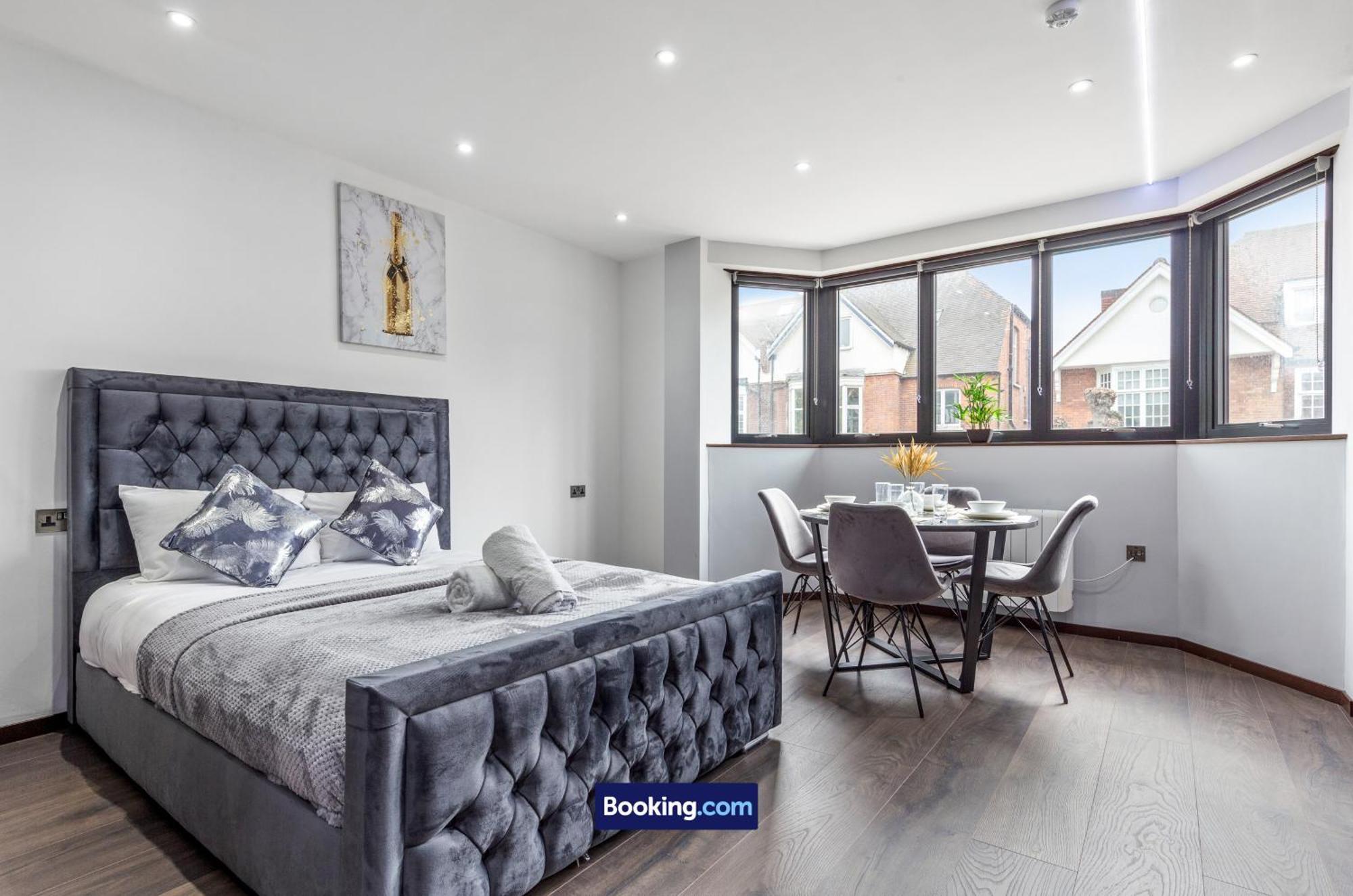 Апартаменты Stylish By Smart Short Lets & Serviced Woodstock With Free Wifi *