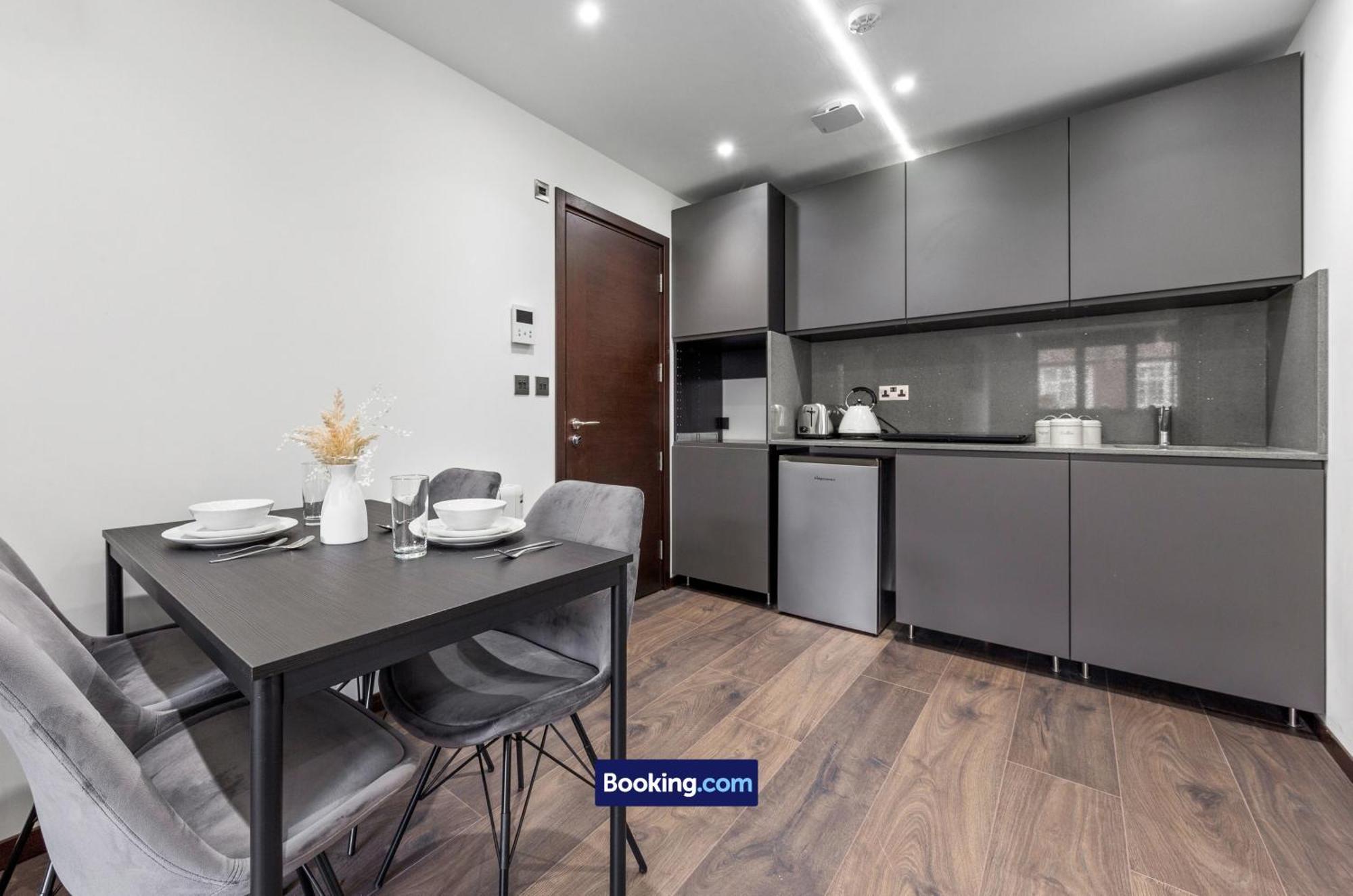 Stylish By Smart Short Lets & Serviced Woodstock With Free Wifi Апартаменты Лондон