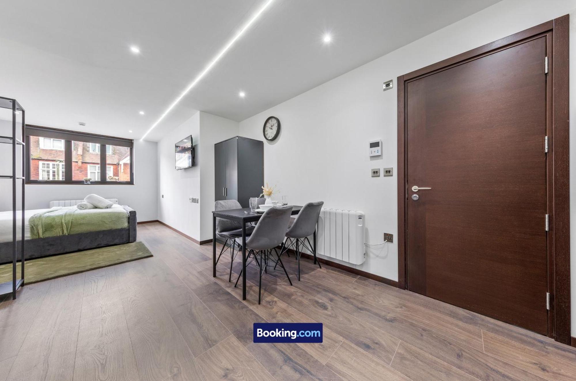 Апартаменты Stylish By Smart Short Lets & Serviced Woodstock With Free Wifi Лондон